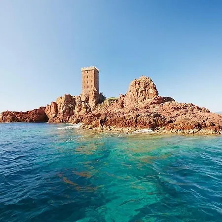 בית נופש Renove Avec Terrasse St Raphael