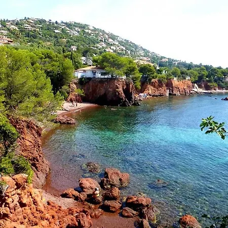 Renove Avec Terrasse St Raphael * Сен-Рафаэль